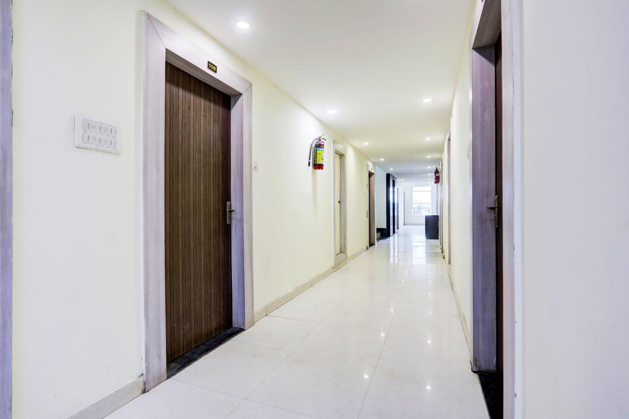 Super Townhouse Hoshangabad Road Near Aashima Mall Samarda Kaliāsot Exteriér fotografie